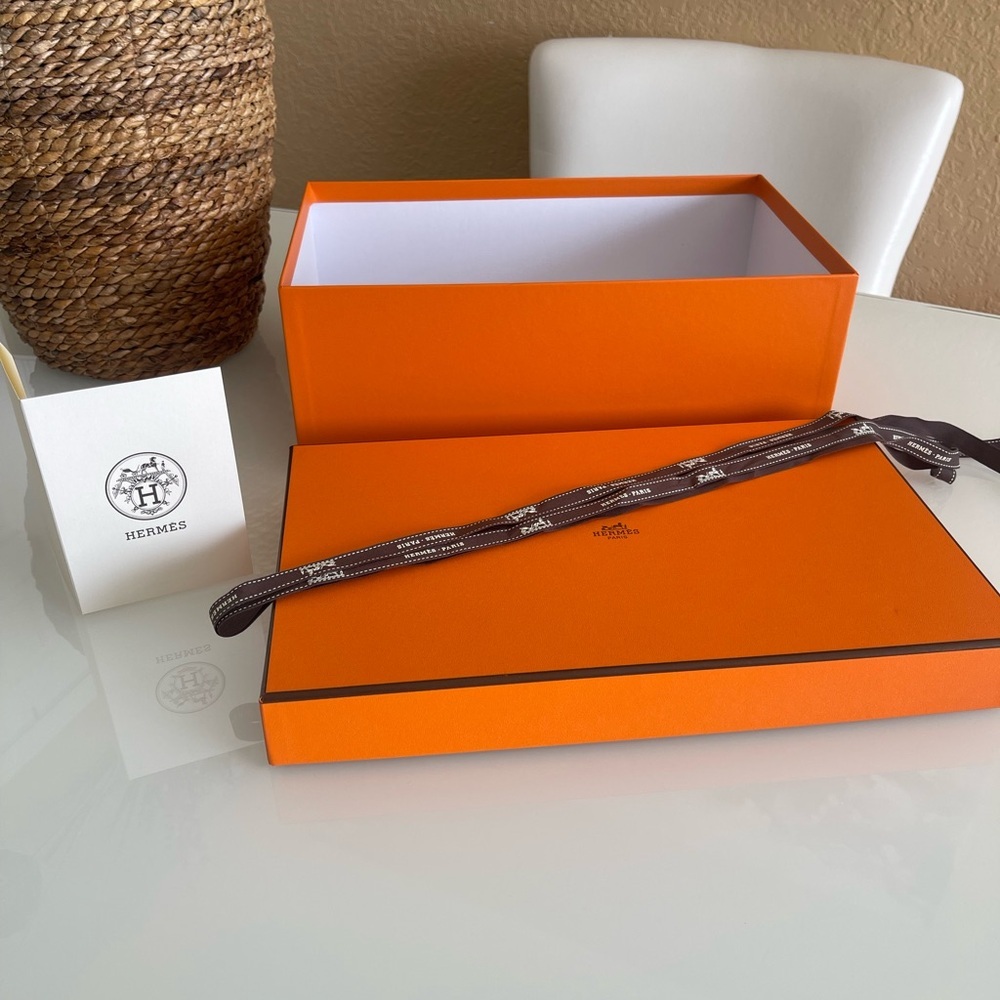 Hermès Orange Box Genuine excellent condition Emply storage .